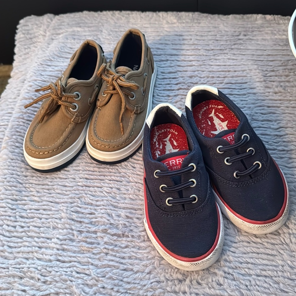 Sperry kids size 7 navy blue & Nautica kids size 7 brown A total of 2 pairs